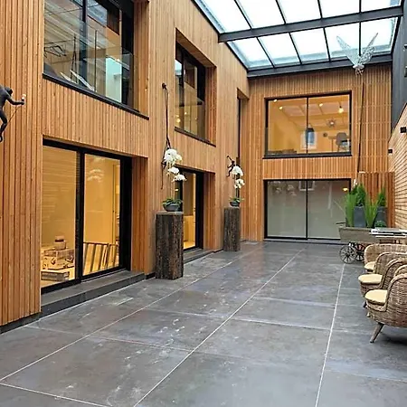Victoria's House 3*