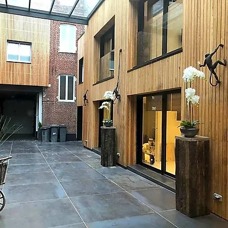 Victoria's House 3*